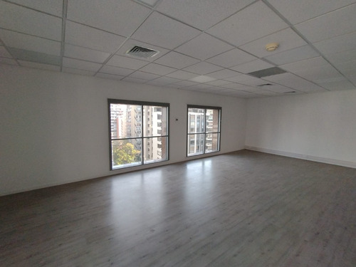 Excelente Oficina De 226 M2 De Planta Libre En Arriendo