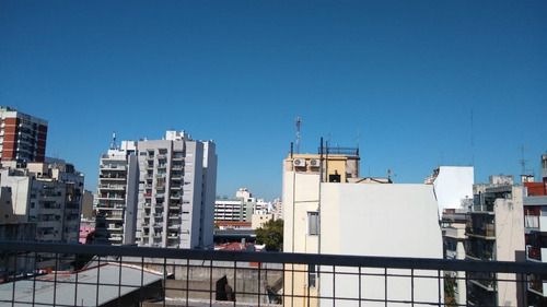 Departamento De 3 Ambientes Al Frente Muy Luminoso En Muy Buena Ubicacion