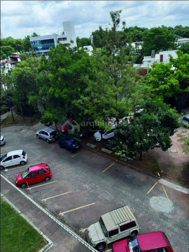 Frente A Mdeo Shopping, Piso 4, Cochera En Edificio