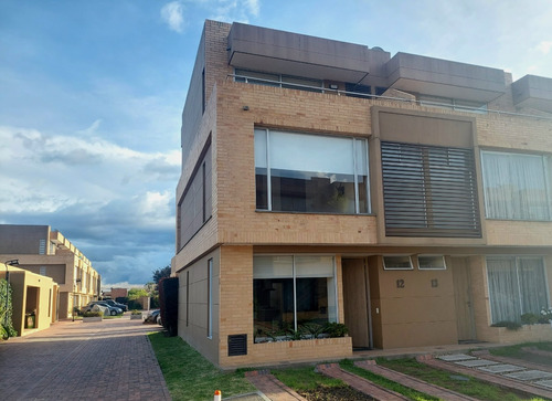 Casa En Conjunto Exclusivo En La Sabana De Bogotá