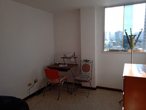 Imagen 10 de 14 de Apartamento Espacioso, Luminoso, Fresco, De Excelente Ubicación Y Super Vista Al Ávila