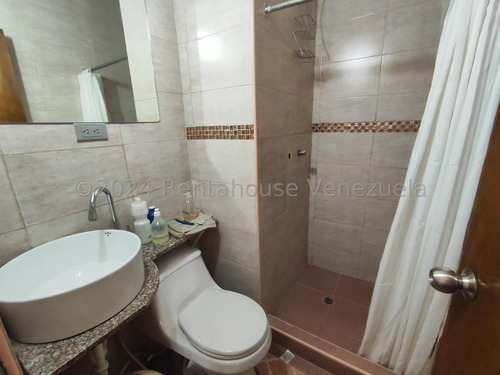 José Trivero Vende Hermosa Casa Ubicada En Excelente Zona De Cabudare, Cuenta Con Tanque Subterraneo