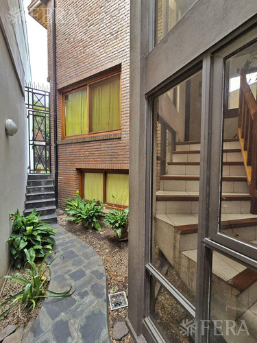 Venta Casa 5 Ambientes Con Cochera Y Jardín En Wilde