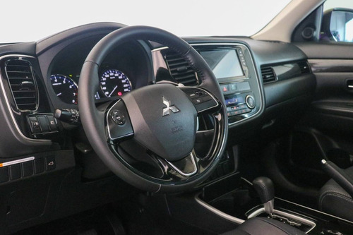 Imagem 6 de 15 de Mitsubishi Outlander 2.0 Comfort 16v Gasolina 4p