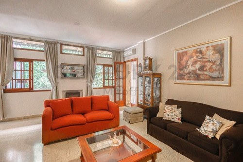 Casa En Venta De 3 Dormitorios Con Patio Y Cochera