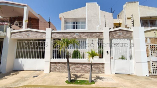 Mls Janice Adarmes #24-13299 En Venta Casa En Lago Mar Beach Maracaibo