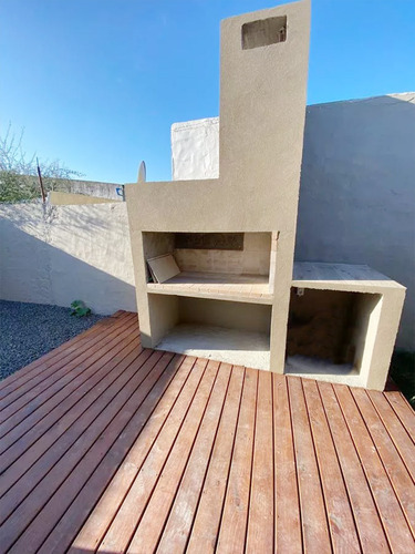 Venta Casa Lagomar, Ciudad De La Costa. 1 Dormitorio Con Renta, Jardin, Parrillero Y Cochera.