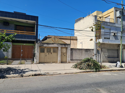 Casa Para Refaccionar Sobre Lote Propio En Monte Castro.