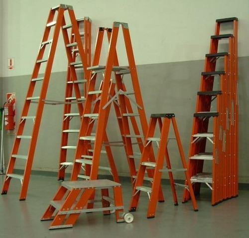 Escalera de fibra de vidrio tijera Argensafe 44-06