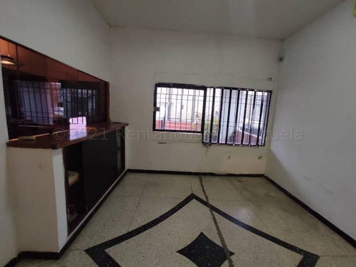 Linda R. 0424-576.7001 Rah#21-19596 Alquila Casa Comercial