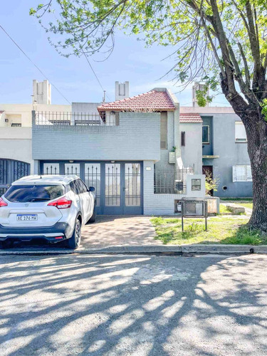 Casa En Venta En Pergamino Con Patio Y Cochera