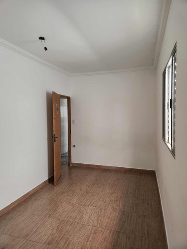 Casa Térrea Com 02 Quartos E 02 Vagas De Garagem