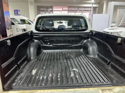 Mitsubishi L200 2.4 Cabina Doble 4x2 Mt