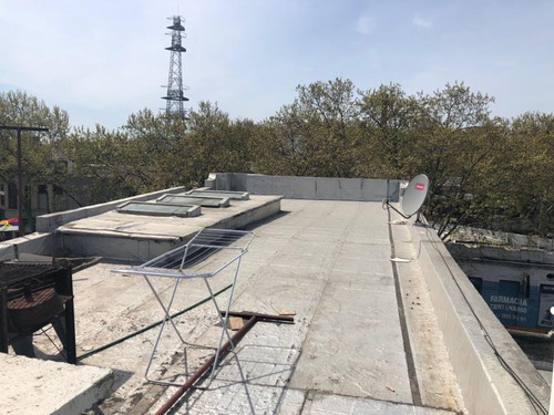 Oportunidad De Compra!!!! Casa De Altos, Gran Metraje, Burgues Próx San Martín!