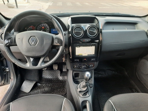 Imagen 13 de 15 de Renault Duster Oroch 2017 2.0 Privilege