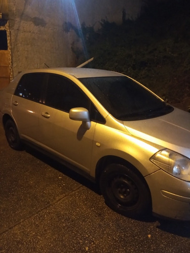 Nissan Tiida Sedan 2011 1.8 Flex 4p