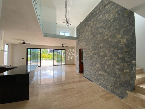 Imagen 2 de 24 de Casa En Venta En Lagos Del Sol, En Cancún