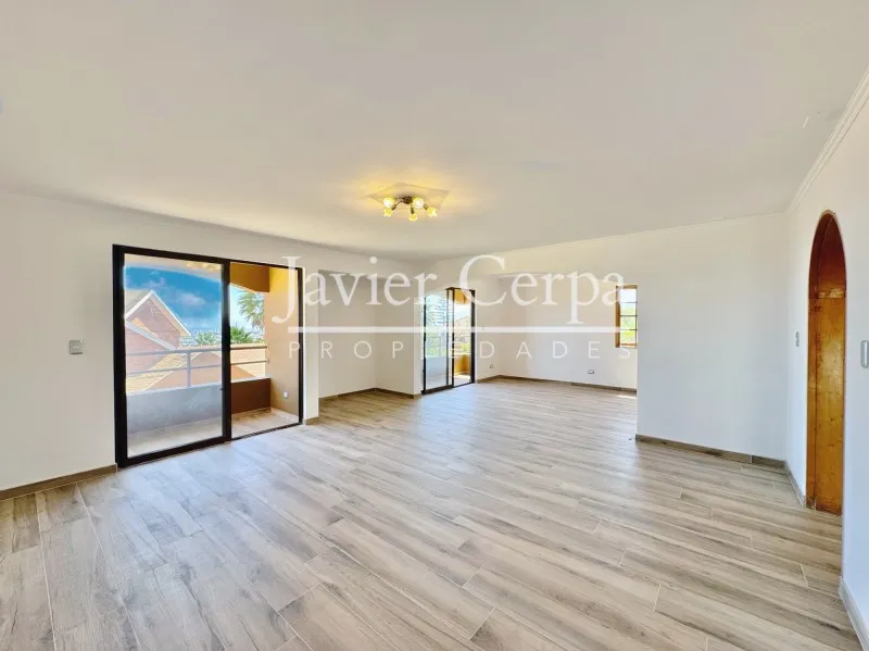 Imagen 3 de 25 de Amplia Y Moderna Casa Remodelada En Sector San Joaquín