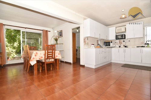 Se Vende Casa, 4 Dormitorios 3 Baños, Comuna La Cisterna.