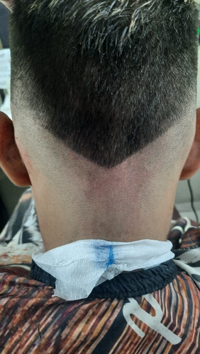 Imagem 1 de 3 de Corte De Cabelo