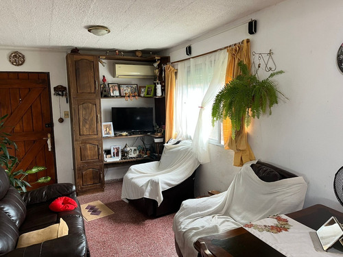 Apartamento Con Entrada Vehicular En Enrique Chaplin Y Sarandí (id: 100156).