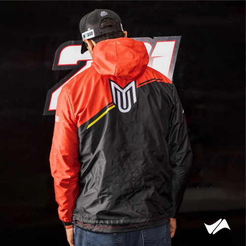 Imagen 3 de 4 de Campera Oficial Manu Urcera Tc 2022