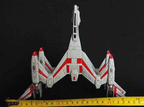 Babylon-5 Thunderbolt Fighter Resin Model (Usado)
