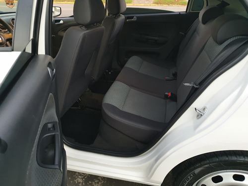 Imagem 13 de 15 de Volkswagen Gol Novo 1.6