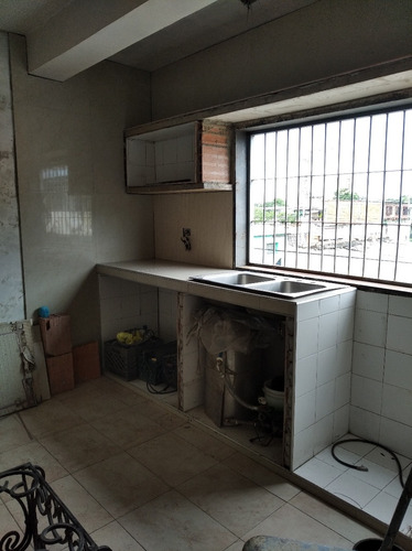 Imagen 8 de 11 de Vendo Práctico Edificio Residencial Con Un Local Comercial A Estrenar, Urb. Coromoto, Maracay.