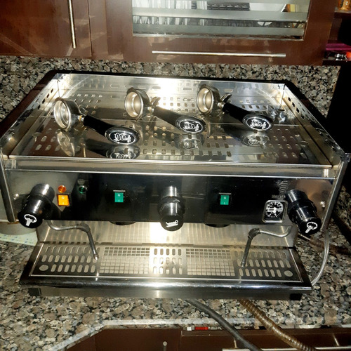 Máquina De Café Expreso. Cafetera Bezzera. 2 Grupos