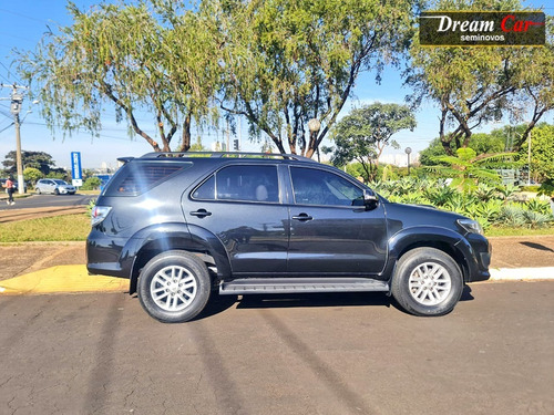 Imagem 12 de 14 de Toyota Hilux Sw4 3.0 Srv 4x4 7 Lugares 2014