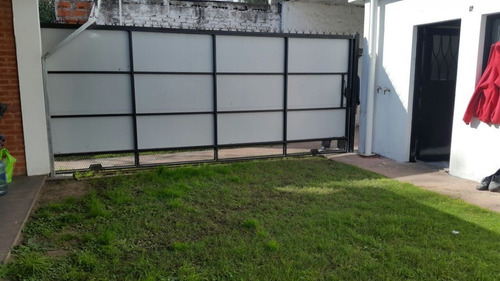 Imagen 6 de 13 de Bloque En Venta Con Casa 6 Ambientes Y Dos Departamentos 2 Ambientes