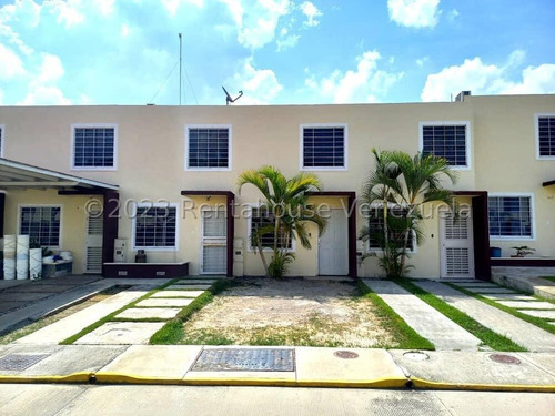 Casa En Venta En Sector La Ensenada Primer Piso Cuenta Dos Habitaciones; Una Principal Con Baño Y Vestier, Y La Segunda Habitación Con Baño Gabriela C.