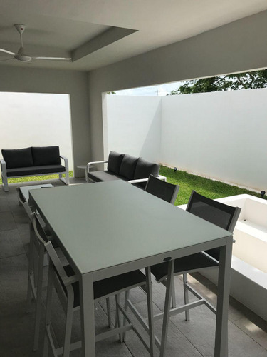 Casa En Venta Merida, Cholul En Privada, Modelo 220, A 4 Meses.