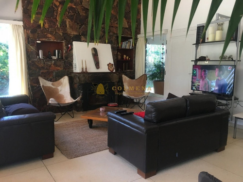 Hermosa Casa En Zona Paradas De La Mansa A Metros Del Mar!!- Ref: 652