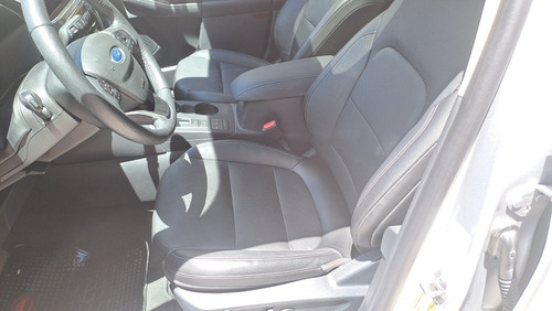 Imagen 13 de 17 de Ford Kuga 2.5 Titanium Hibrida