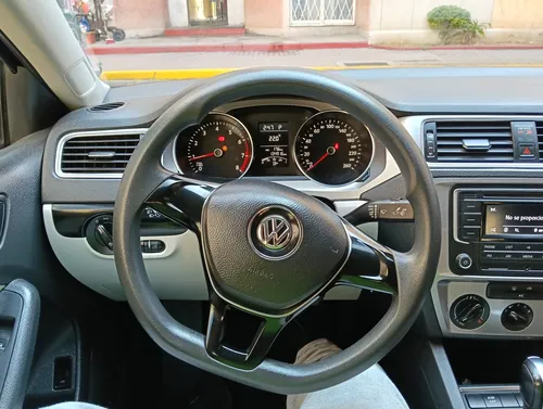 Volkswagen Jetta 2.0 Live At