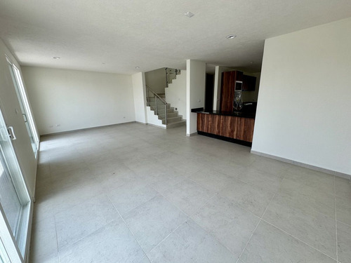 Ambiente Tranquilo, Amplio Jardín- La Vista Residencial