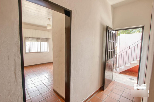 Imagen 21 de 30 de Depósito Y Casa De 3 Ambientes Con Patio Terraza Y Cochera Varios Autos