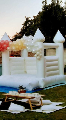 Imagen 3 de 5 de Alquiler De Castillo Blanco Inflable