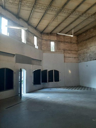 Imagen 7 de 9 de Amplio Local Apto Varios Destinos A Una Cuadra De Iturraspe Y Saavedra