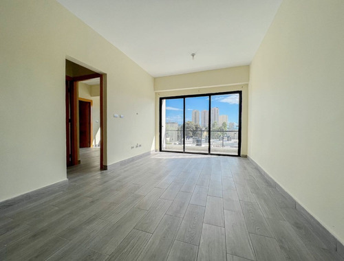 Zona Universitaria, Hermoso Y Espacioso Apartamento Con Vista Al Mar.