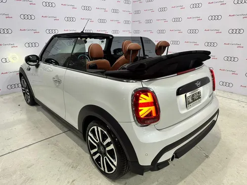 Mini Cooper Convertible 1.5 Iconic At