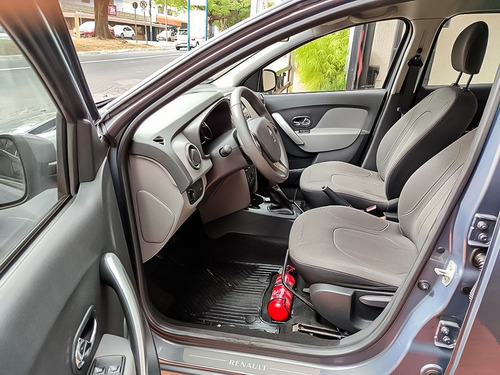 Imagem 4 de 11 de Renault Logan 1.6 Dynamique 8v 2015
