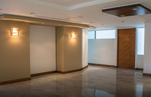 San Bernardino/av Vollmer/edificio Corporativo/area 17.500m2/en Venta