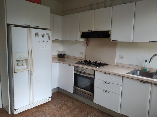 Imagen 12 de 26 de Venta Casa Remodelada Con Bellos Jardines En Calle Cerrada De La Lagunita