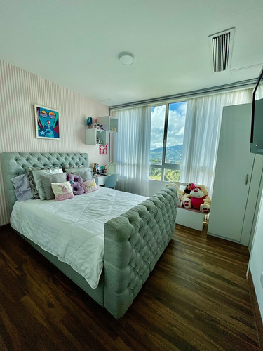 Apartamento Remodelado En Venta 240 M2 Con Terraza En Mirador De Los Campitos