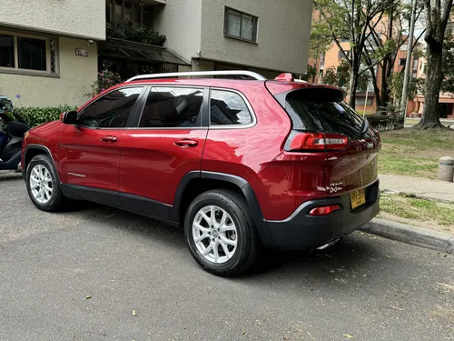 Jeep Cherokee 3.2 Longitude Plus