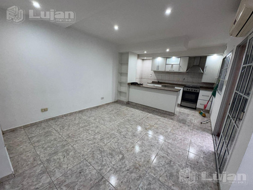 Cañada De Gómez Al 1700. Ph En Dúplex De 3 Amb Con Patio Y Dos Baños.