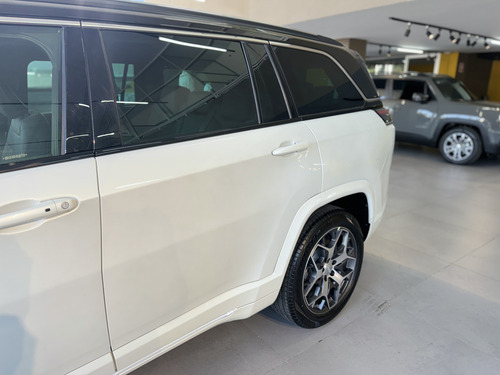 Jeep Commander 1.3 Overland Fwd At